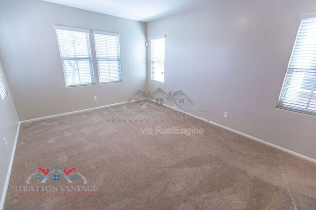 Building Photo - 2218 N 77th Dr