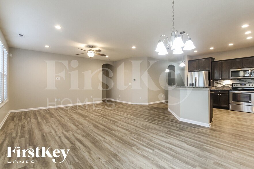 Building Photo - 1341 Blackthorne Trail N
