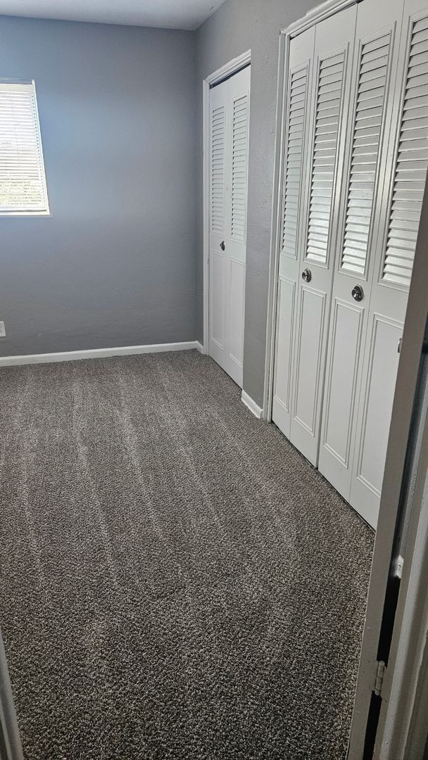 Building Photo - 2 bedroom- HUGE PATIO