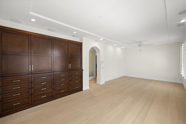 Building Photo - 150 Sidney Bay Dr