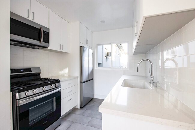 Building Photo - Sierra Bonita 1 LLC