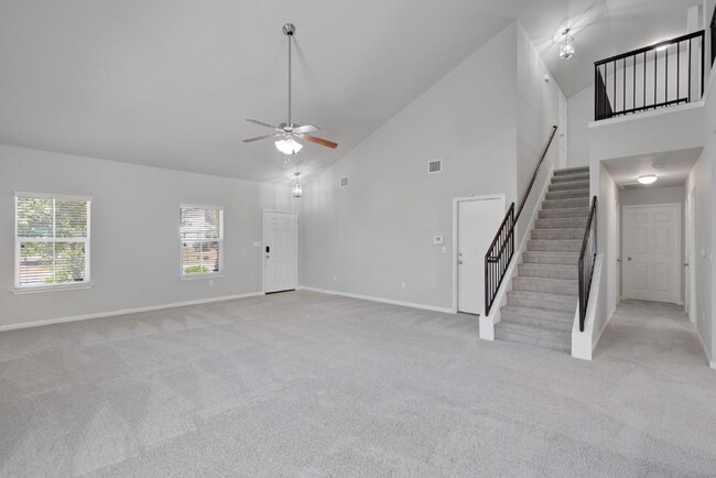Building Photo - 533 Goddard