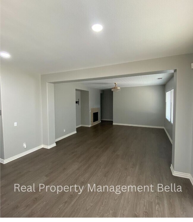 Building Photo - 25249 Silverwood Ln