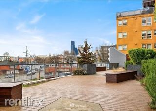 Building Photo - 827 Hiawatha Pl S