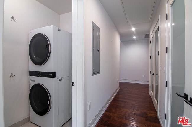 Building Photo - 225 S Hamilton Dr