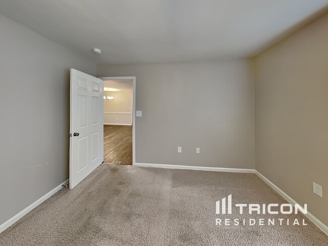 Building Photo - 1657 Lemming Dr SE