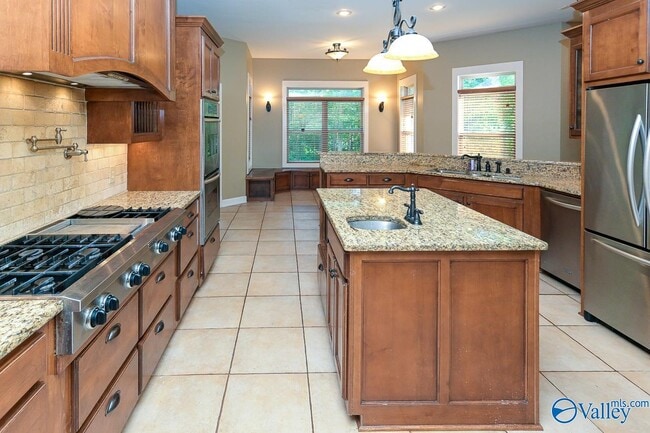 Building Photo - 305 Walden Glen Ct