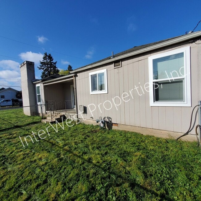 Building Photo - *RENT PROMO* 3+bd 1.5 ba Single Level West...