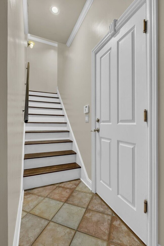 Building Photo - Princeton Hills Fully Furnished