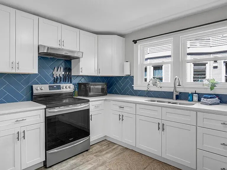 Primary Photo - 10 W Elm St