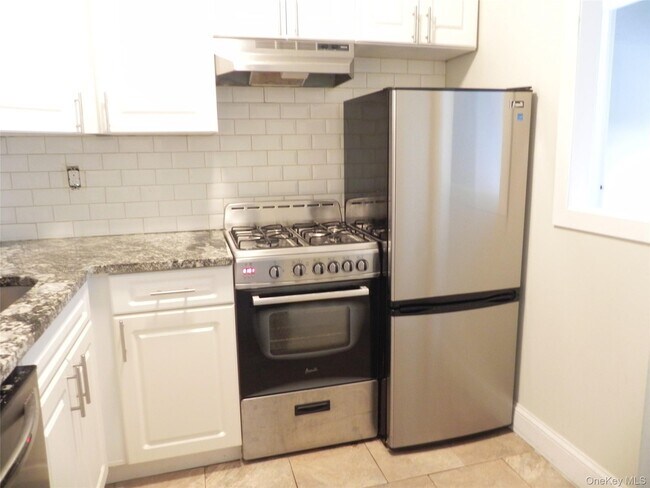 Building Photo - 1 Consulate Dr