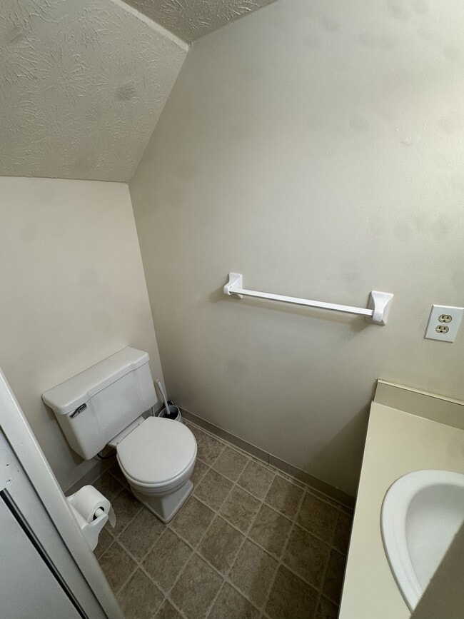 Building Photo - 45 King Arthur Ct