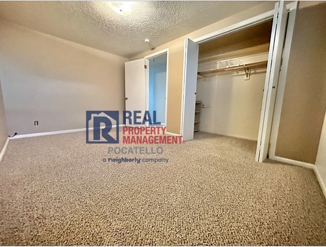 Building Photo - 4 Bedroom 2 Bath - 2 Car Garage House - Do...