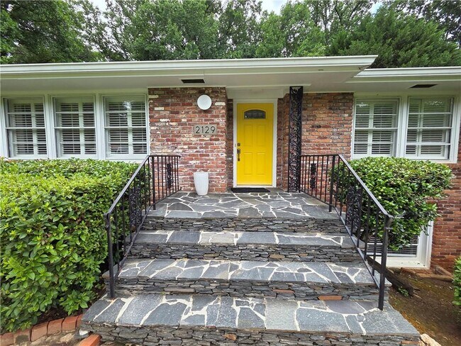 Building Photo - 2129 Pine Forest Dr NE