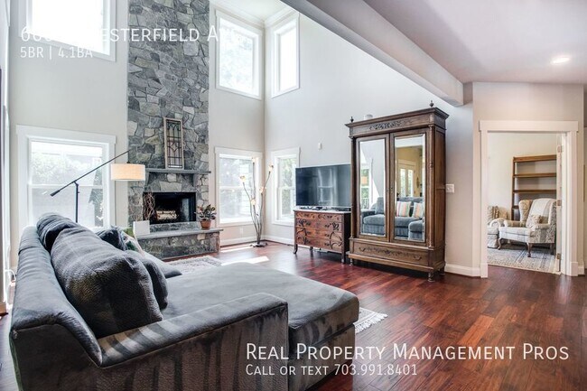 Building Photo - 6607 Chesterfield Ave