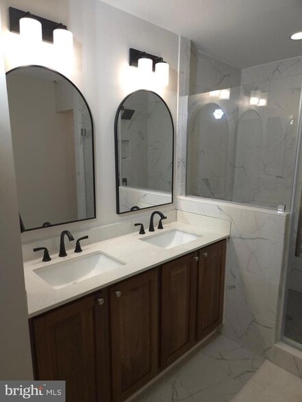 Building Photo - 5064 Cameo Terrace