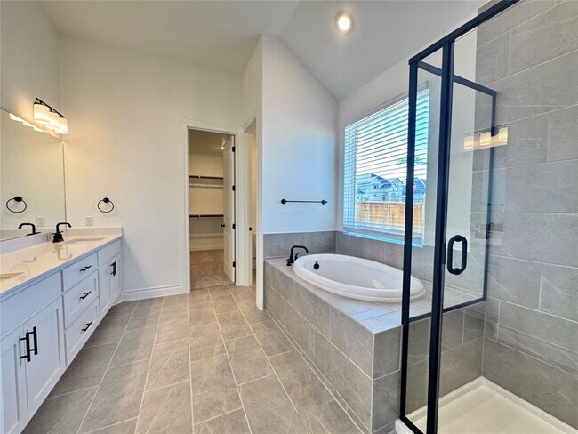 Building Photo - 1301 White Daisy Ln