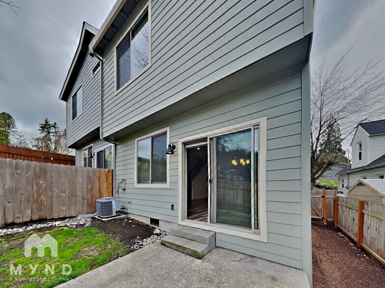 Building Photo - 1213 NW Benton St