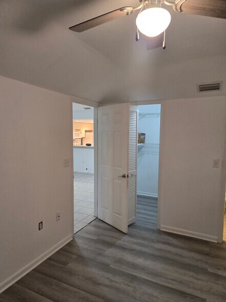 Building Photo - 2135 Golfside Village Dr