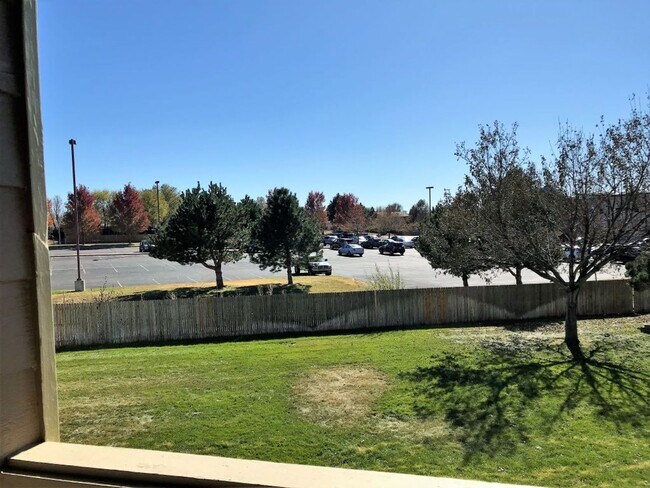 Building Photo - 1 Bedroom Condo in gated Hunting Meadows