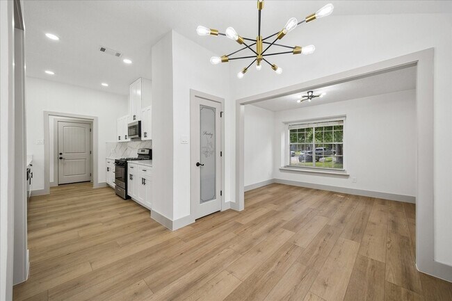 Building Photo - 9214 Grandview Park Dr