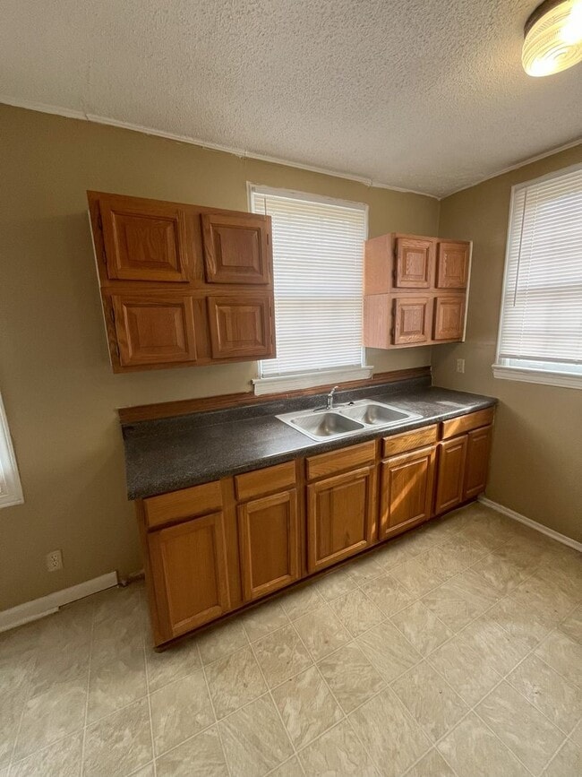 Building Photo - Relax on the Porch: Cozy 2-Bedroom Home in Talladega!!!