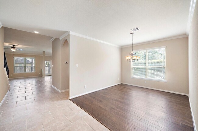 Building Photo - 2 Painted Post Pl