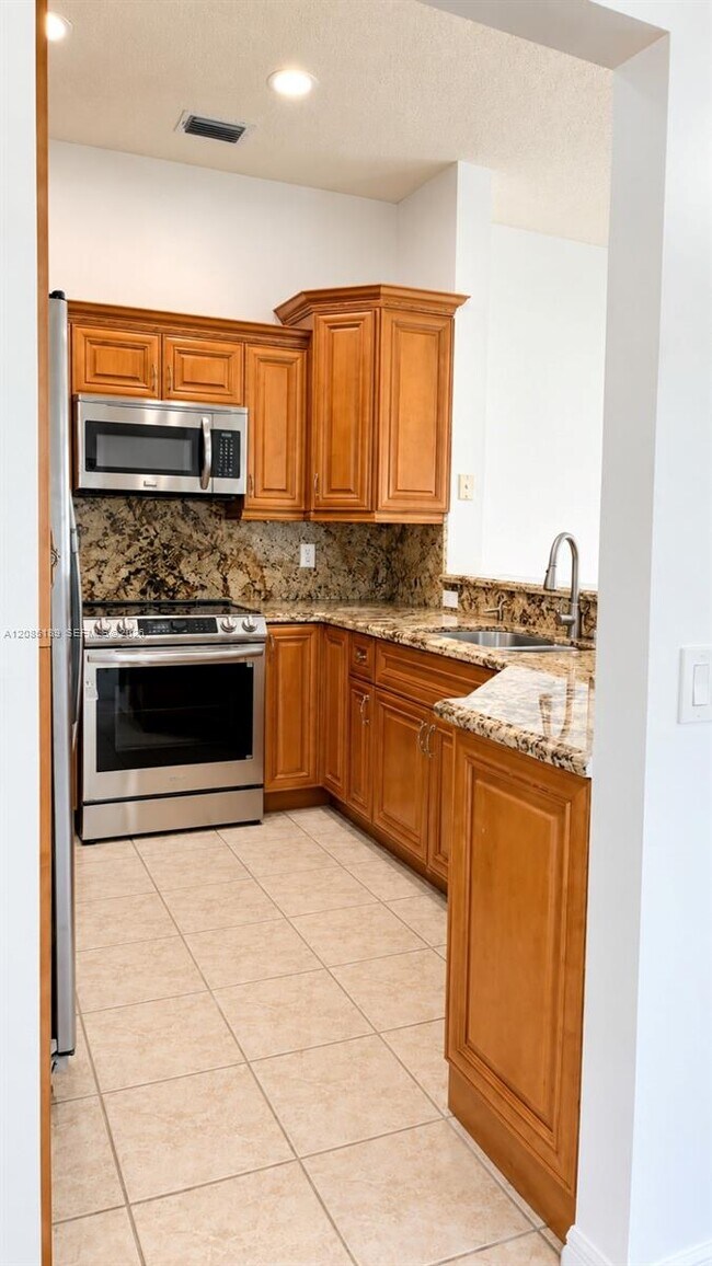 Building Photo - 908 Tanglewood Cir