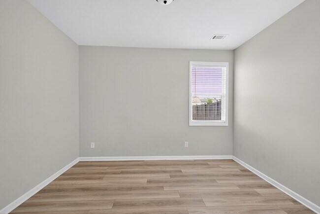 Building Photo - 4407 Silver Oak Dr