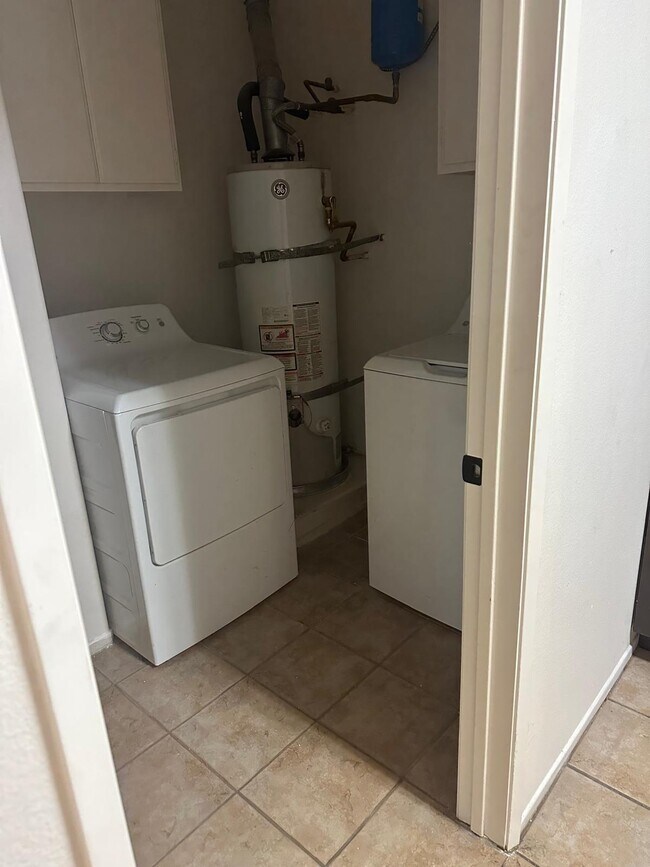 Building Photo - 1050 Harbor Heights Dr