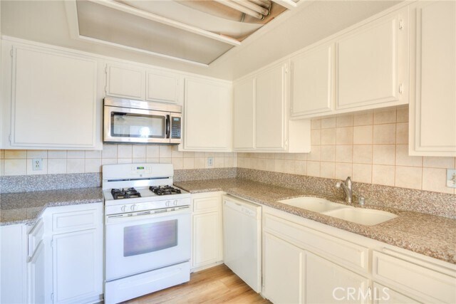 Building Photo - 901 Golden Springs Dr