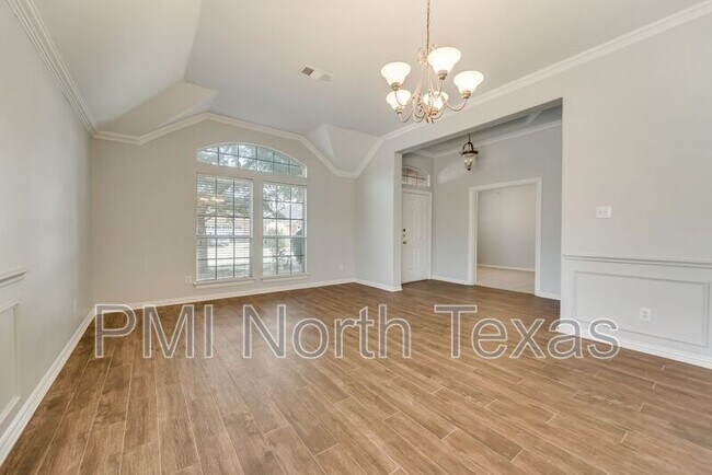 Building Photo - 4911 Lakeland Dr