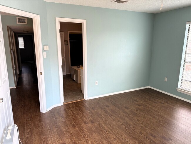 Building Photo - 62 Evanston St