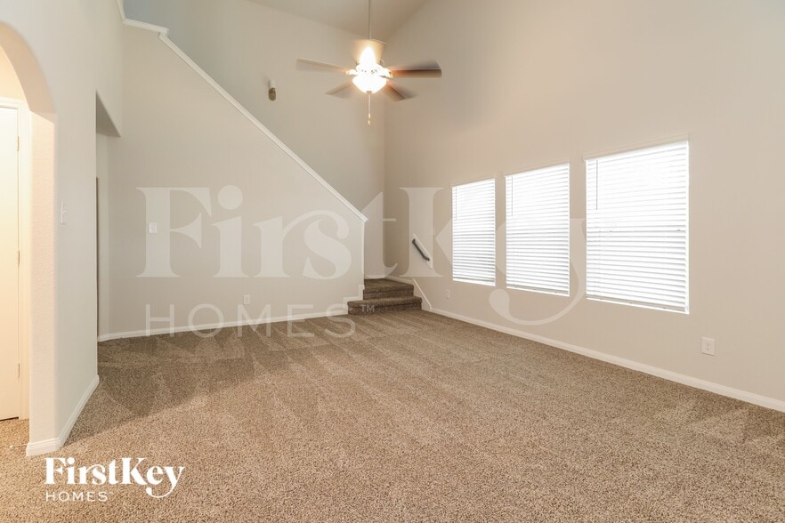 Building Photo - 25621 Roy Rogers Rd