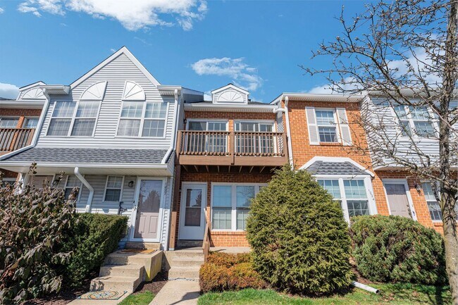 Primary Photo - Beautiful 2 Bedroom, 1 Bathroom Condo In W...