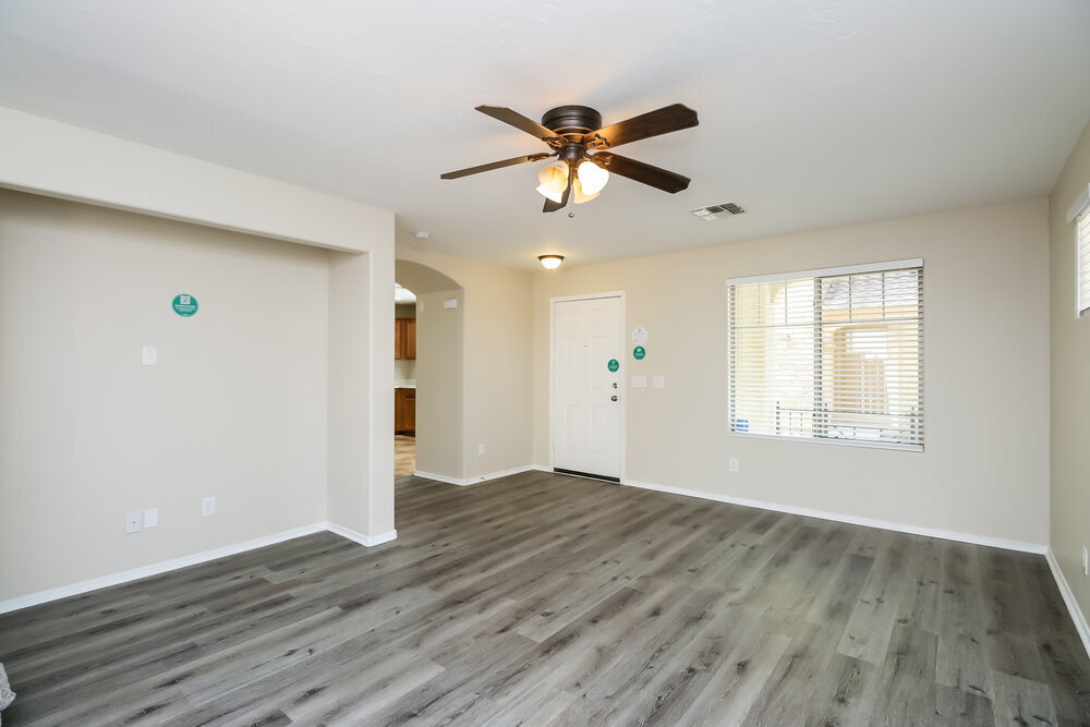 Building Photo - 2451 E Vermont Dr