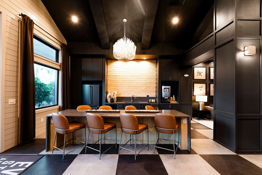 Lobby Photo - Evolve St James