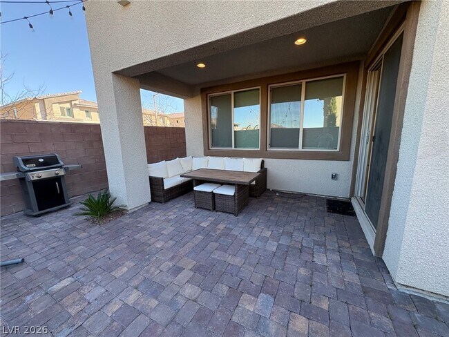 Building Photo - 9702 Sapphire Rim Ave