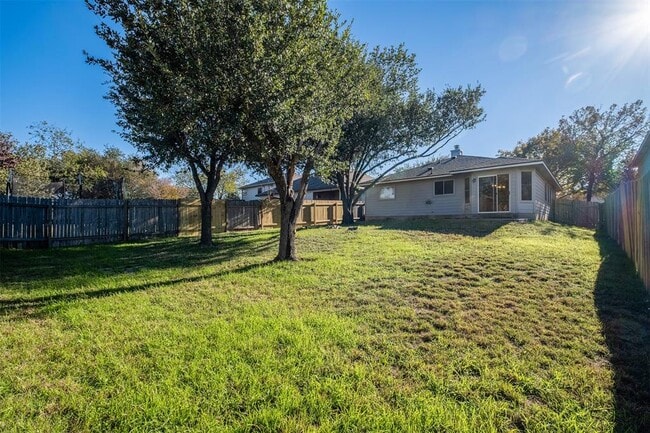 Building Photo - 2006 Charlotte Way