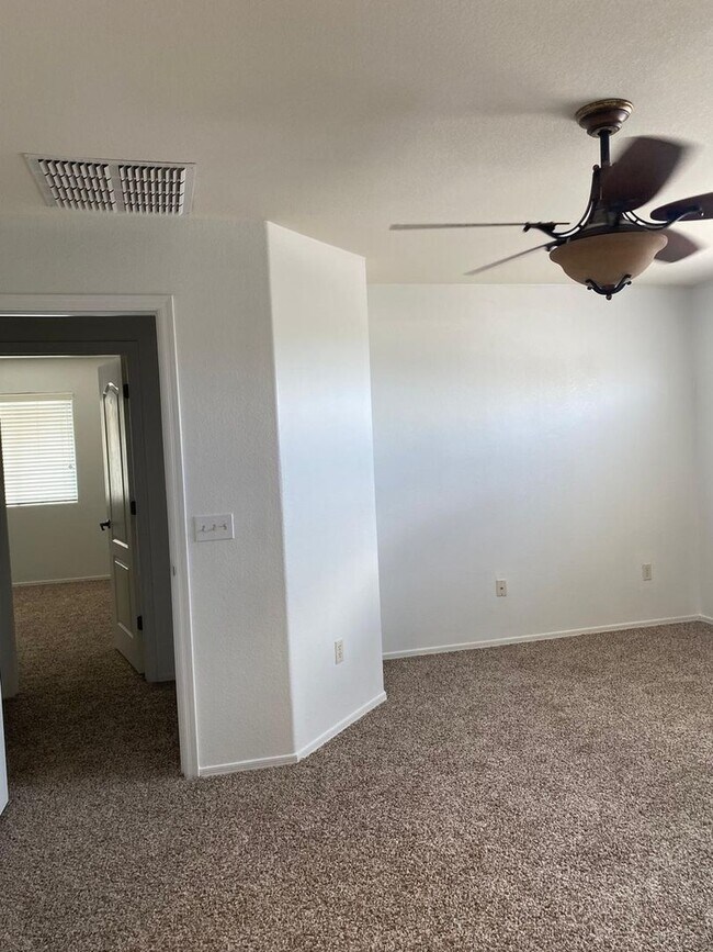 Building Photo - 7805 S Hidden Places Loop