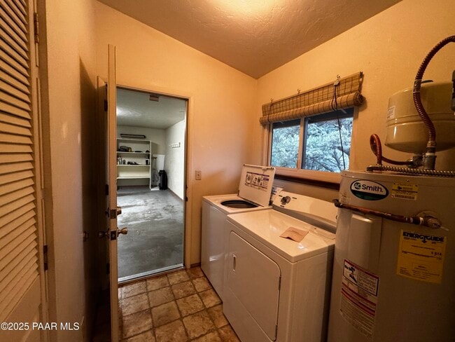 Building Photo - 152 N Equestrian Way