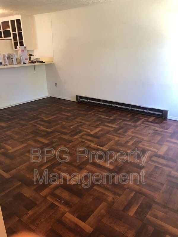 Building Photo - 123 Circle Dr