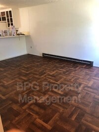 Building Photo - 123 Circle Dr