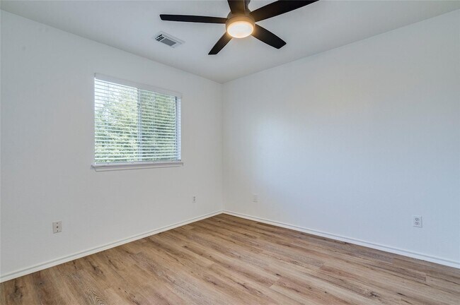 Building Photo - 1106 Hughmont Dr