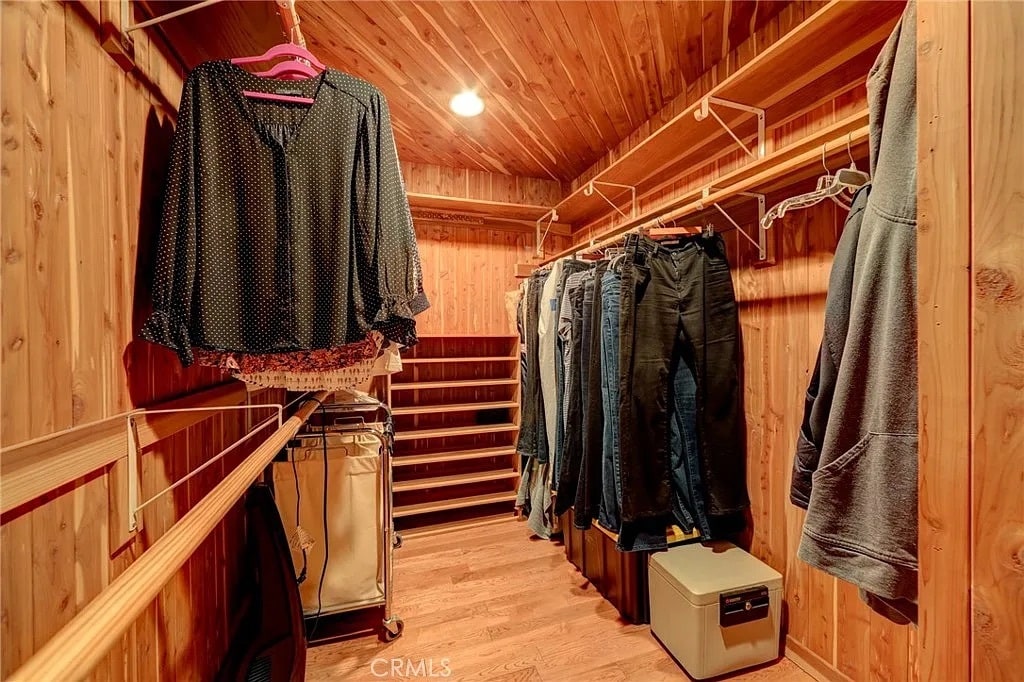 Building Photo - 15335 Magnolia Blvd