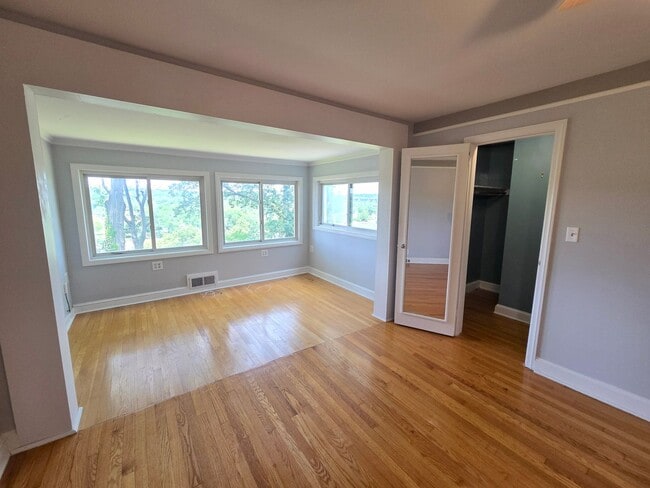 Building Photo - Amazing views overlooking the Raritan Rive...