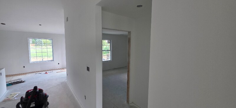 Building Photo - 2975 E Valley Rd