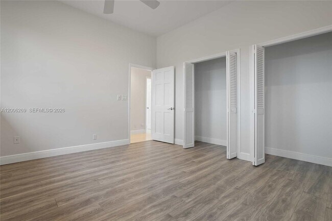 Building Photo - 8881 N Lake Dasha Dr