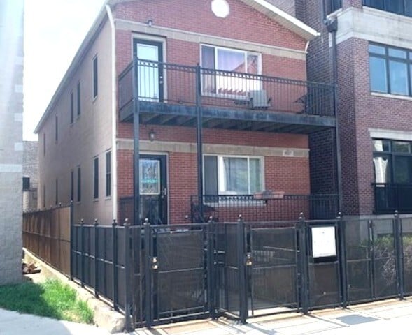 Building Photo - 1327 W Walton St