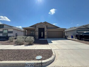 Building Photo - East El Paso 4 bed Refrig A/C!
